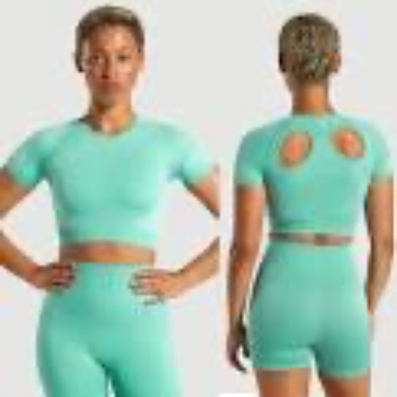 Ultra Seamless Crop Top in Spearmint Green in - Picture 2 of 4